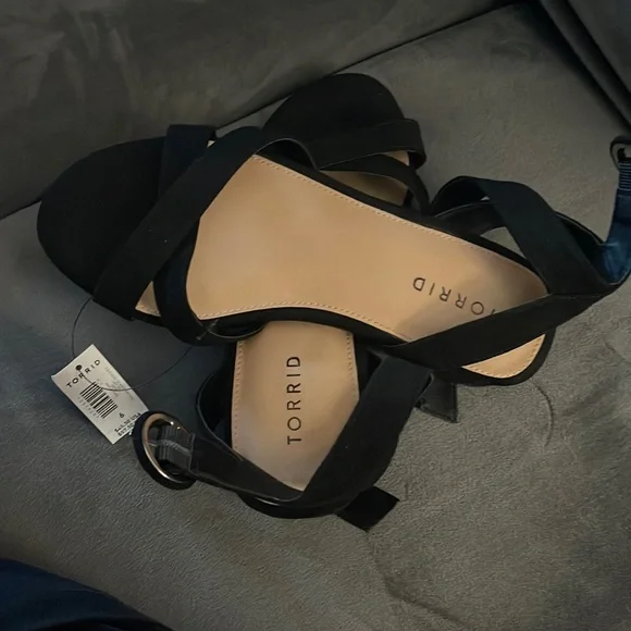 Black sandals - Picture 1 of 6